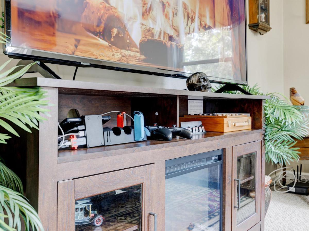 Mid-Century Brick Bungalow Home Evansville Dış mekan fotoğraf