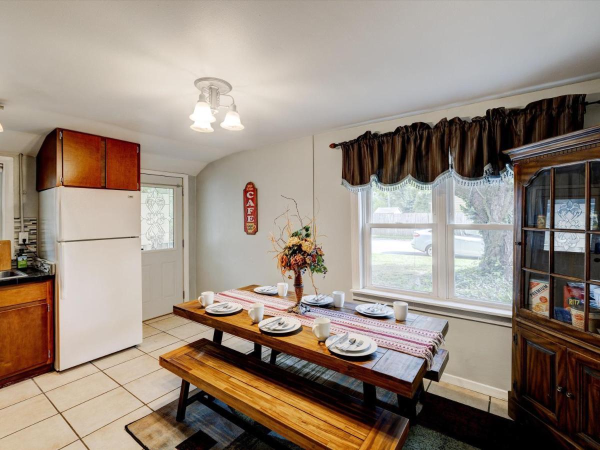 Mid-Century Brick Bungalow Home Evansville Dış mekan fotoğraf